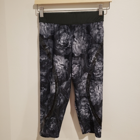 Adidas by Stella Mccartney Capri Length Printed Leggins Size Small - Picture 1 of 11
